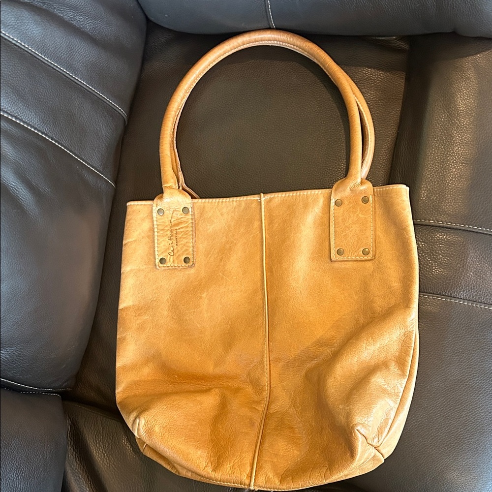 Ceri Hoover Elegant Tan Leather Tote Bag